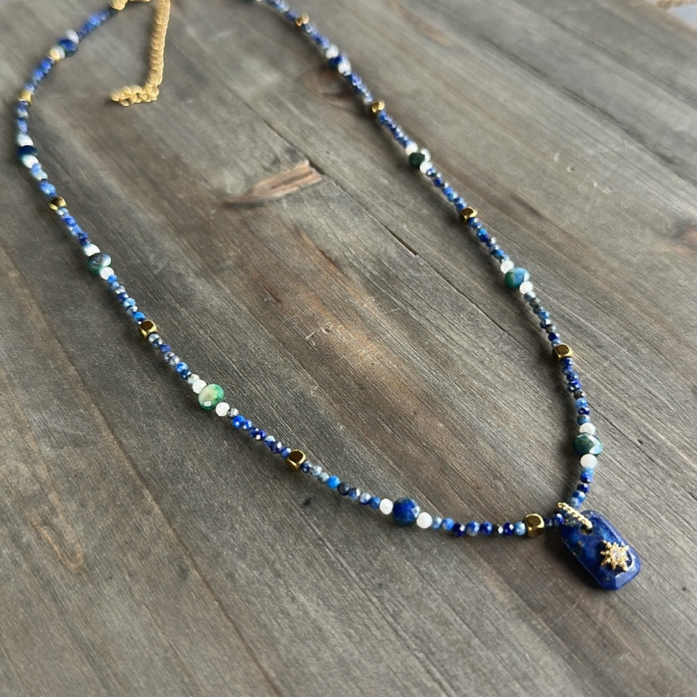 Dainty blue lapis and gold necklace - Picture 4 of 10